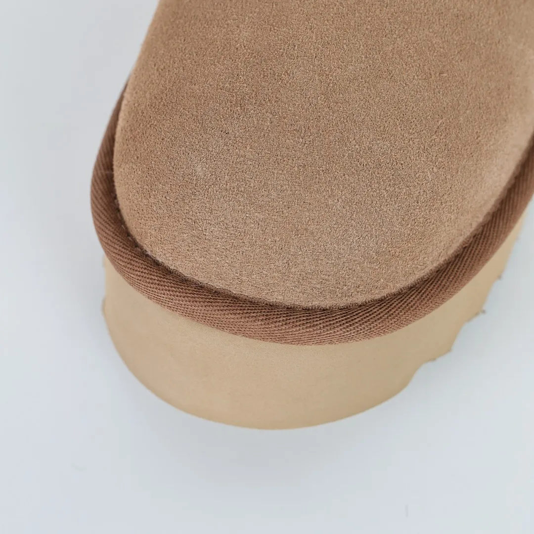 Pick up locally 💰580 Core recommendation Good price It is a very suitable choice for home use. In recent years, uug has launched a series of styles, which are partially geared towards the preferences of young consumers and have also moved to the forefront of fashion trends. Shoe body material: water-repellent coated suede upper, 17 mm UGGPURE™ implantable wool insole, lightweight non-slip and comfortable rubber outsole, with brand LOGO and trademark, with full packaging Size: 35 36 37 38 39 40